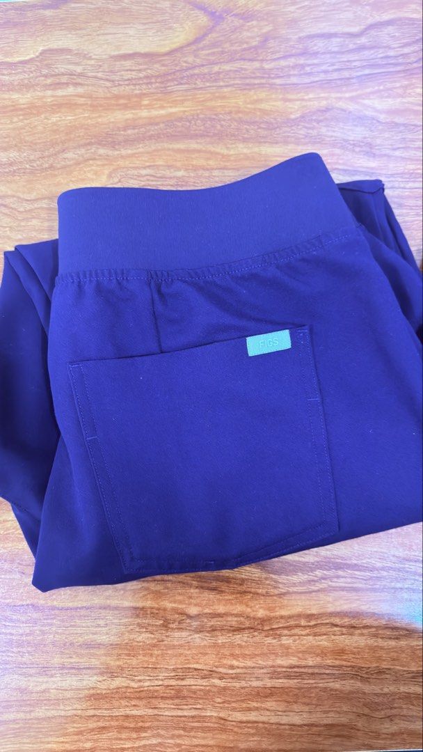 Figs Scrub Suit - Navy Blue (Category: Medical Supplies & Tools) located in Manila. Submitted by emxsi_ (Listing ID 1469240697, Image 3). Description: Catarina Top - Large Petite Zamora Jogger Pants - Large Petite Lightly Used - Good Condition.