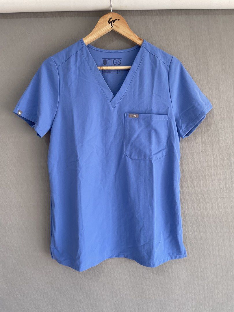 FIGS Technical Collection Blue Scrub Top Size S (Category: Activewear) located in Mataasnakahoy. Submitted by zero4thrift (Listing ID 1469203485, Image 1). Description: - Brand: FIGS (Technical Collection) - Style: Classic V-neck with single chest pocket & logo - Color: Bright Blue - Size: Small - Material: 72% polyester, 21% rayon, 7% spandex - Condition: Clean, minimal signs of wear FIGS Catarina One-Pocket Scrub Top (Ceil Blue) Small on tag 19