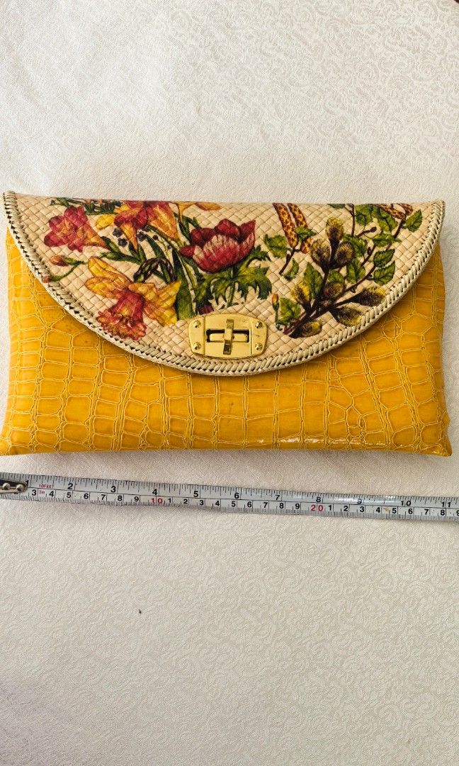 Filipiniana Clutch Bag (Category: Purses & Pouches) located in Tuguegarao City. Submitted by zenphoenix-7ad615 (Listing ID 1469184230, Image 1). Description: Filipiniana clutch Yellow croc effect with hand painted banig style clutch.