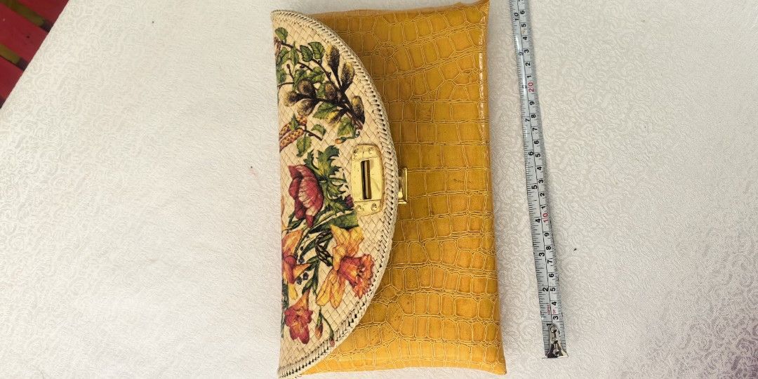 Filipiniana Clutch Bag (Category: Purses & Pouches) located in Tuguegarao City. Submitted by zenphoenix-7ad615 (Listing ID 1469184230, Image 3). Description: Filipiniana clutch Yellow croc effect with hand painted banig style clutch.