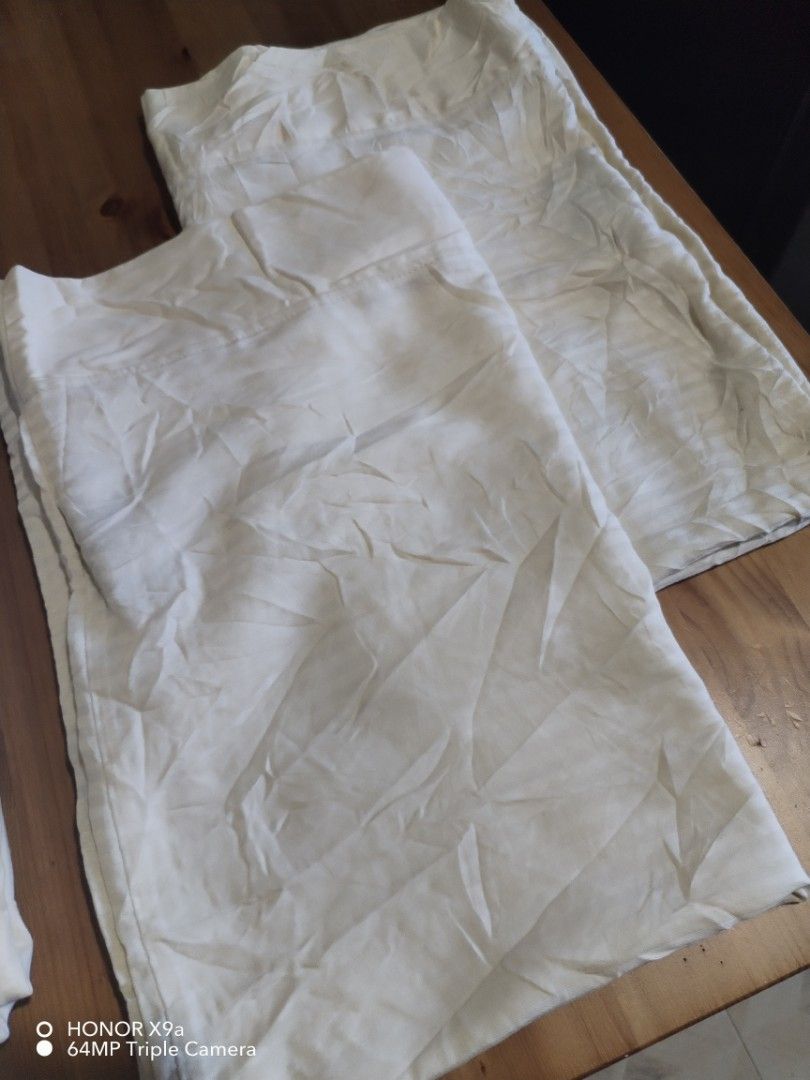 Flatsheet & Pillow case ( King size) (Category: Bedding & Towels) located in Muntinlupa City. Submitted by arciagamaryann68 (Listing ID 1469217934, Image 3). Description: - Product: Flatsheet & Pillow Case Set - Material: 100% Mercerized Cotton (imported from Costco Wholesale Canada) - Color/Design: Cream / Off-white with subtle stripe pattern - Condition: Well-maintained, clean, and gently used - Features: Soft, breathable, hotel-quality fabric 