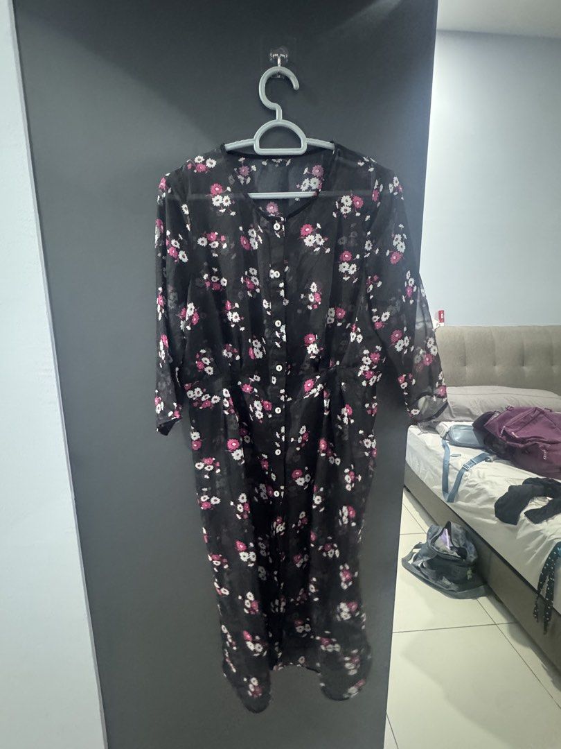 Flora outer (Category: Activewear) located in Kuala Lumpur. Submitted by mayechanmeimei (Listing ID 1469204938, Image 2). Description: .