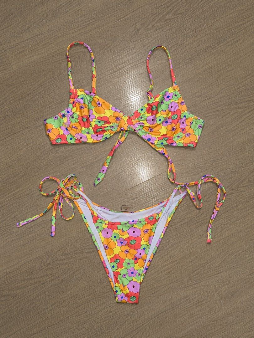 Floral Bikini Set (Category: Bikinis & Swimsuits) located in Quezon City. Submitted by siobesclo. (Listing ID 1469313092, Image 1). Description: .