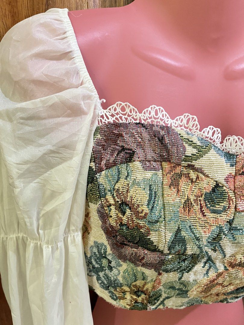 Floral Crop Top (Category: Blouses) located in Cabanatuan. Submitted by winx_closeth (Listing ID 1469211387, Image 2). Description: Thin Sleeves W/ back zipper Flaw is shown on the photo (nasulatan ng pentlepen ng seller).