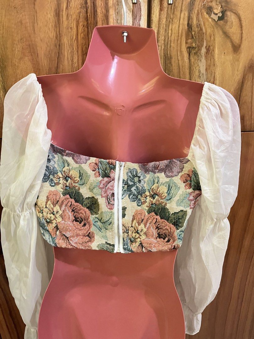 Floral Crop Top (Category: Blouses) located in Cabanatuan. Submitted by winx_closeth (Listing ID 1469211387, Image 3). Description: Thin Sleeves W/ back zipper Flaw is shown on the photo (nasulatan ng pentlepen ng seller).