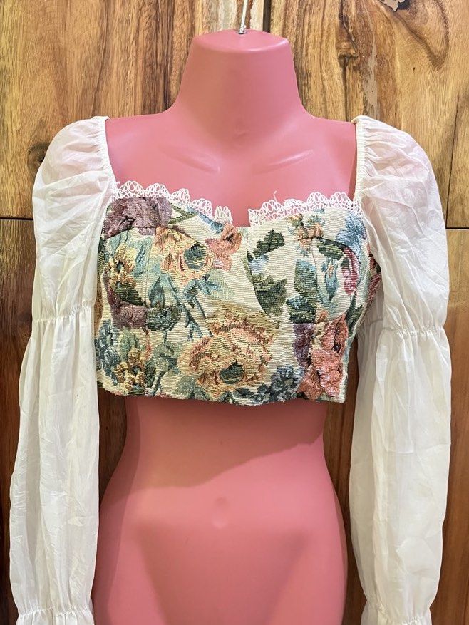 Floral Crop Top (Category: Blouses) located in Cabanatuan. Submitted by winx_closeth (Listing ID 1469211387, Image 1). Description: Thin Sleeves W/ back zipper Flaw is shown on the photo (nasulatan ng pentlepen ng seller).