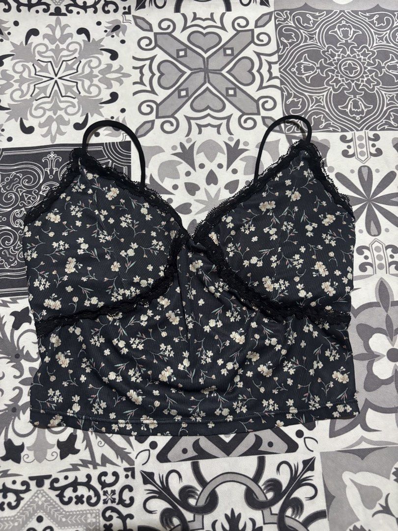 Floral Top (Category: Sleeveless) located in Marikina City. Submitted by shanctuarykrrt (Listing ID 1469358948, Image 1). Description: .