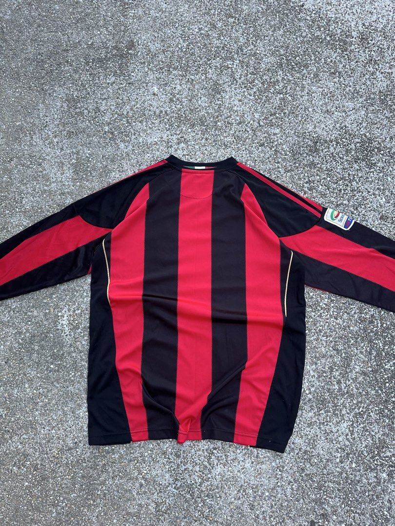 FLYEMIRATES SWEATER (Category: Coats, Jackets and Outerwear) located in Urbiztondo. Submitted by ajtrip9 (Listing ID 1469171743, Image 2). Description: 500 SHIPPED THROUGH JNT GCASH PAYMENT METHOD‼️‼️.