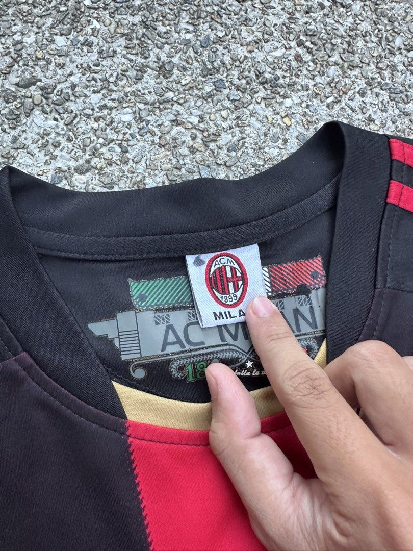 FLYEMIRATES SWEATER (Category: Coats, Jackets and Outerwear) located in Urbiztondo. Submitted by ajtrip9 (Listing ID 1469171743, Image 3). Description: 500 SHIPPED THROUGH JNT GCASH PAYMENT METHOD‼️‼️.
