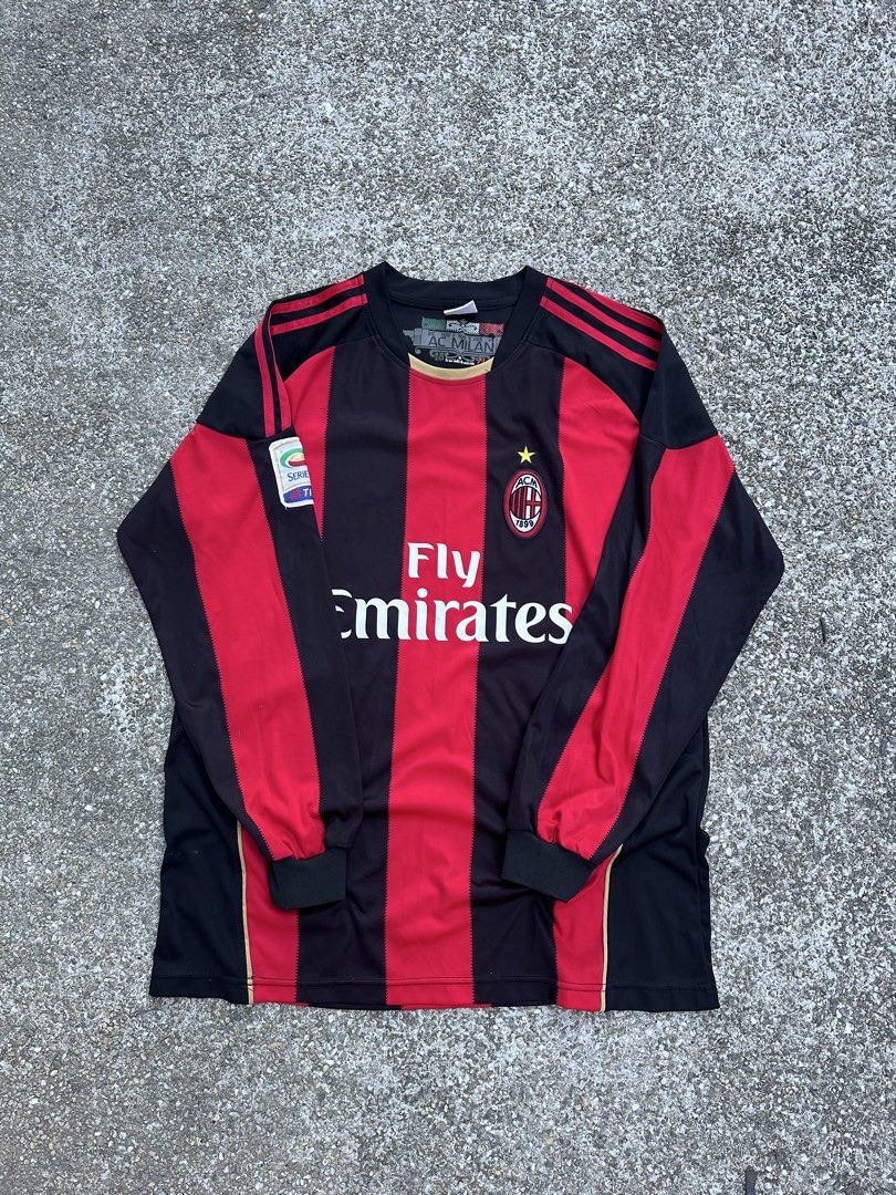 FLYEMIRATES SWEATER (Category: Coats, Jackets and Outerwear) located in Urbiztondo. Submitted by ajtrip9 (Listing ID 1469171743, Image 1). Description: 500 SHIPPED THROUGH JNT GCASH PAYMENT METHOD‼️‼️.