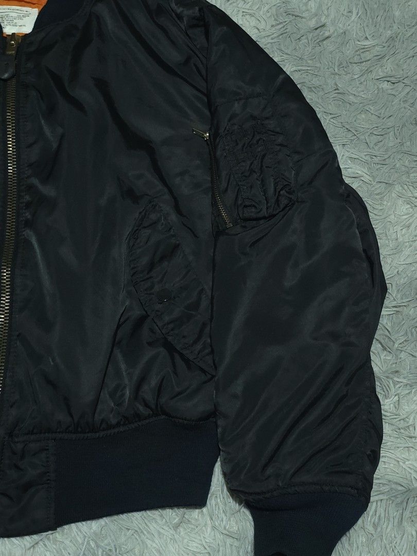 Flyers Black Jacket (Category: Coats, Jackets and Outerwear) located in Abulug. Submitted by humanwhosellthings (Listing ID 1469322337, Image 2). Description: Size Medium 22W x 24L Excellent Condition No issue.