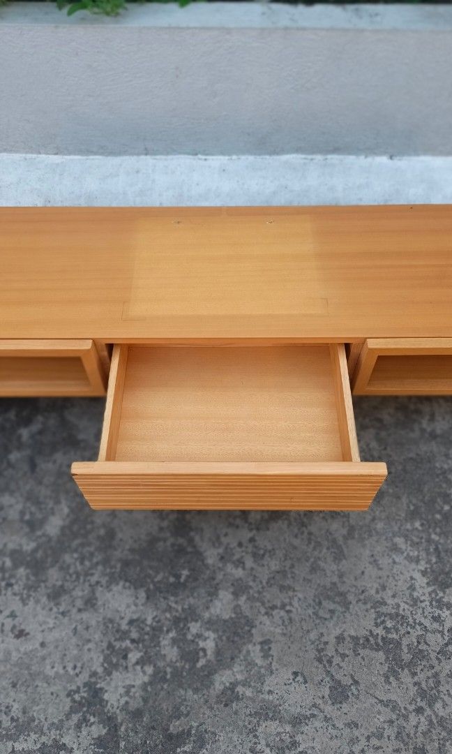 FLYMEe noir tv stand (Category: TV Consoles) located in Santa Rosa. Submitted by tonyhawk0592 (Listing ID 1469393034, Image 3). Description: .