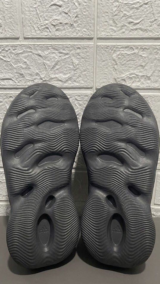 Foam Runner Onyx (Category: Slippers & Slides) located in Roxas City. Submitted by bincethingz_ (Listing ID 1469180274, Image 2). Description: Size 9.5 Still good condition Original pair.