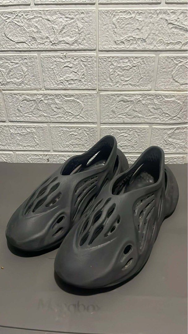 Foam Runner Onyx (Category: Slippers & Slides) located in Roxas City. Submitted by bincethingz_ (Listing ID 1469180274, Image 1). Description: Size 9.5 Still good condition Original pair.