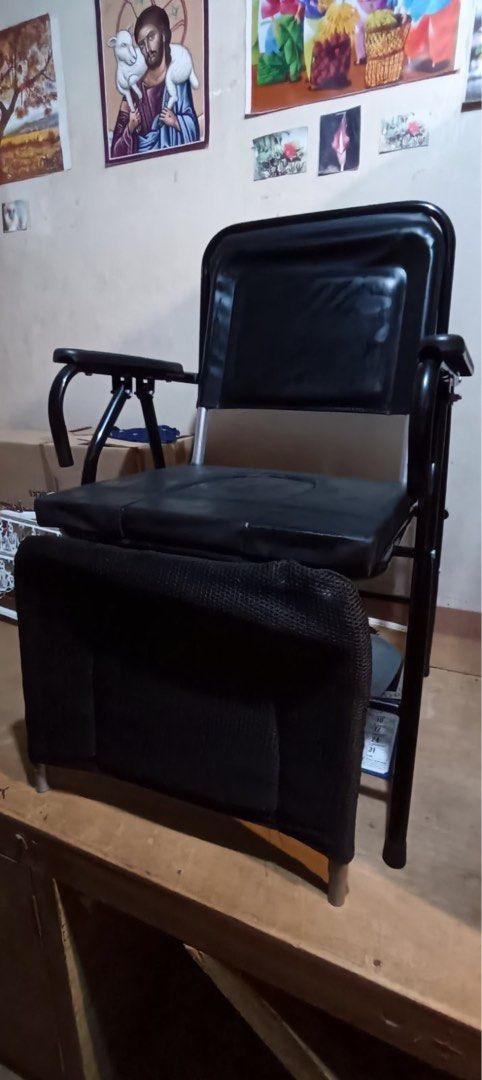 Foldable commode (Category: Looking For) located in Taguig. Submitted by mishuponastar (Listing ID 1469293409, Image 1). Description: Never used, just stocked at home Commode not in picture but also included in sale. RFS: not using, decluttering .