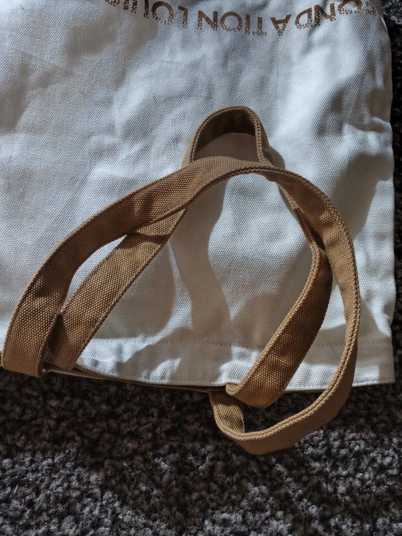 Fondation Louis Vuitton (Category: Tote Bags) located in Bulacan. Submitted by shayneerri02343 (Listing ID 1469171665, Image 3). Description: • Height: 14.17 to 14.6 inches (36 to 37 cm) • Width: 14.17 to 15.7 inches (36 to 40 cm) depending on how flat the cotton material is pressed • Depth / Base Thickness: 3.14 to 3.3 inches (8 cm) • Handle Drop Length: 9.8 to 10.2 inches (25 to 26 cm).