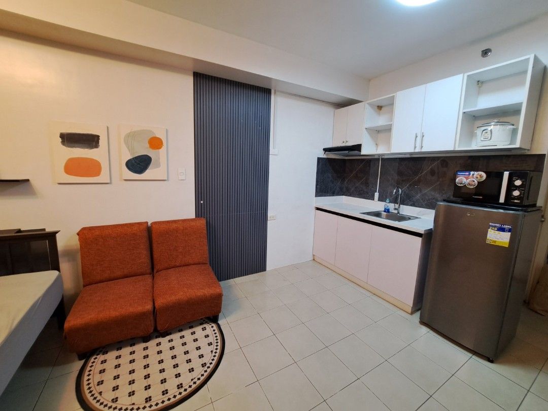 For Rent Studio Unit at Avida San Lorenzo (Category: Apartments & Condos) located in Santa Rosa. Submitted by oldczar68 (Listing ID 1463521483, Image 2). Description: 23 sqm Fully furnished Studio unit located at 17th floor facing Amenities area - Double sized bed with metal frame and mattress - Clothes cabinet - Dining table with 2 chairs - Lounge chair x 2 - Aircon - Electric fan - Microwave oven - Induction Oven - Rice Cooker - Electric Kettle