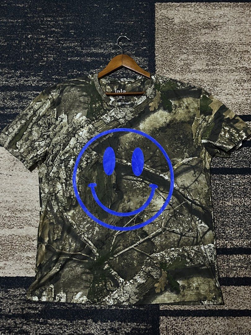 FOR SALE (Category: Tshirts & Polo Shirts ) located in Bulacan. Submitted by sef19 (Listing ID 1469184377, Image 1). Description: LALA x REALTREE - size : large to xl condition : excellent price : ₱560 - mop : gcash / jnt pm 📩📩📩 📍BULACAN.