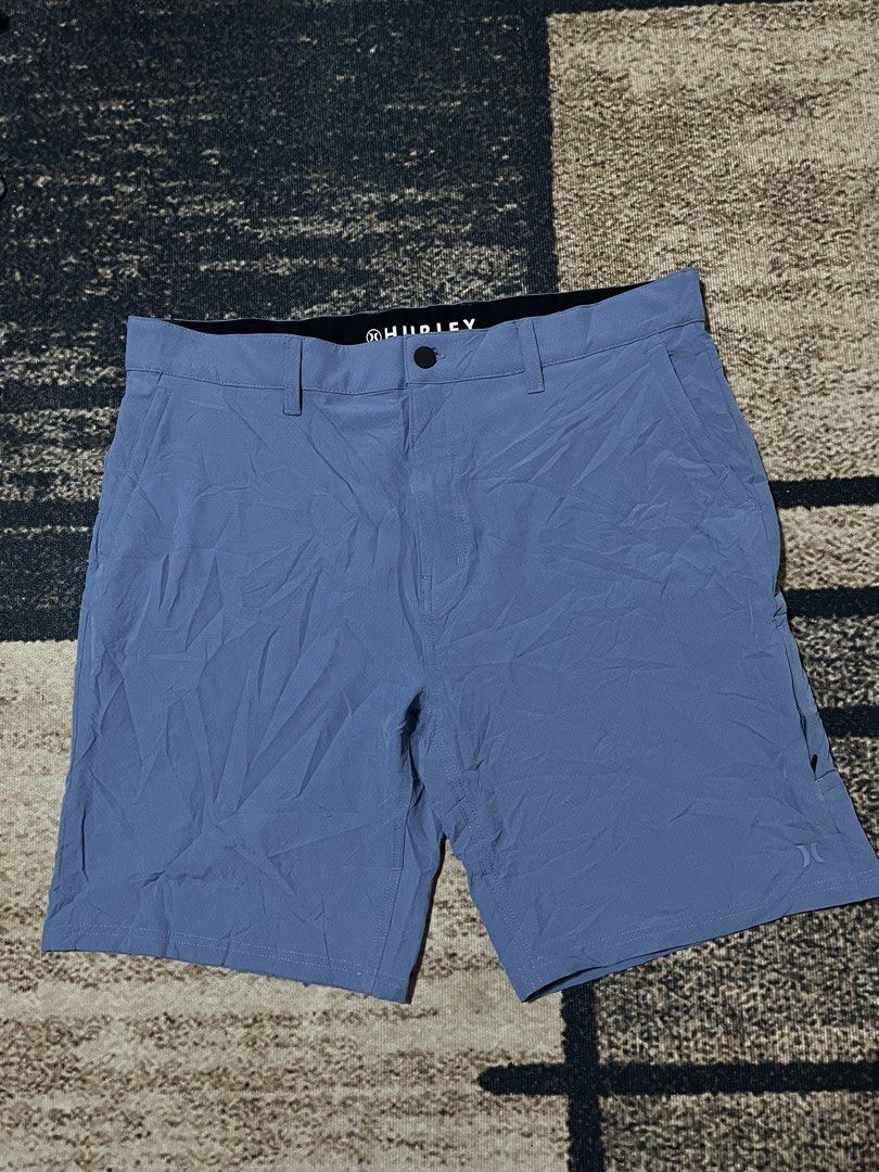FOR SALE (Category: Shorts) located in Bulacan. Submitted by sef19 (Listing ID 1469184603, Image 1). Description: HURLEY - size : 38w condition : excellent price : ₱709 - mop : gcash / jnt pm 📩📩📩 📍BULACAN.