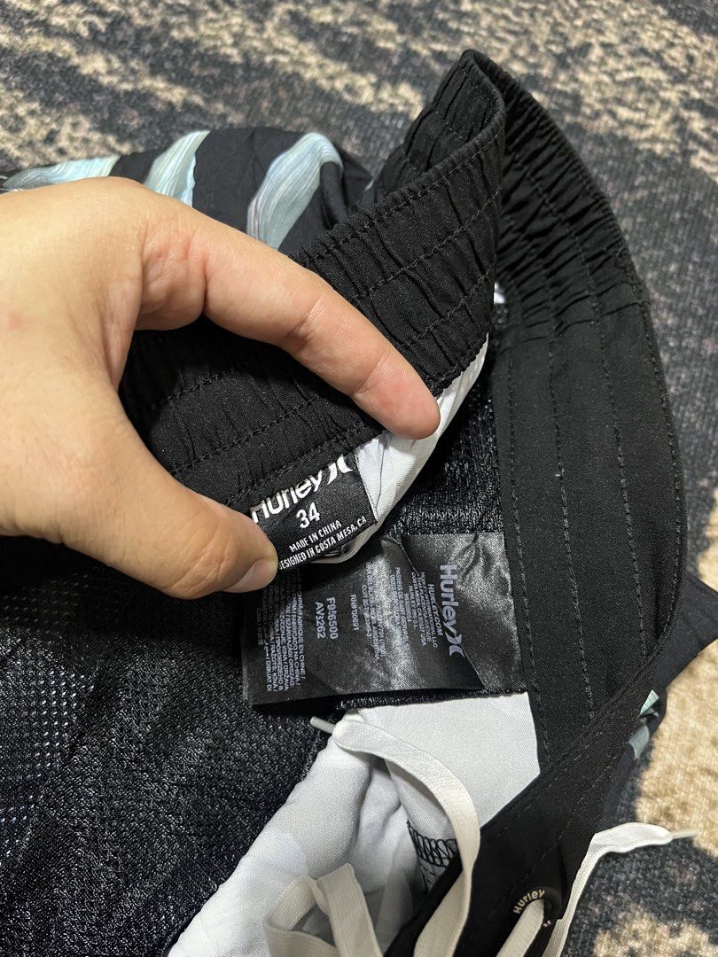 FOR SALE (Category: Swim Trunks & Board Shorts) located in Bulacan. Submitted by sef19 (Listing ID 1469275816, Image 2). Description: HURLEY - size : 34w condition : excellent price : ₱750 - mop : gcash / jnt pm 📩📩📩 📍BULACAN.