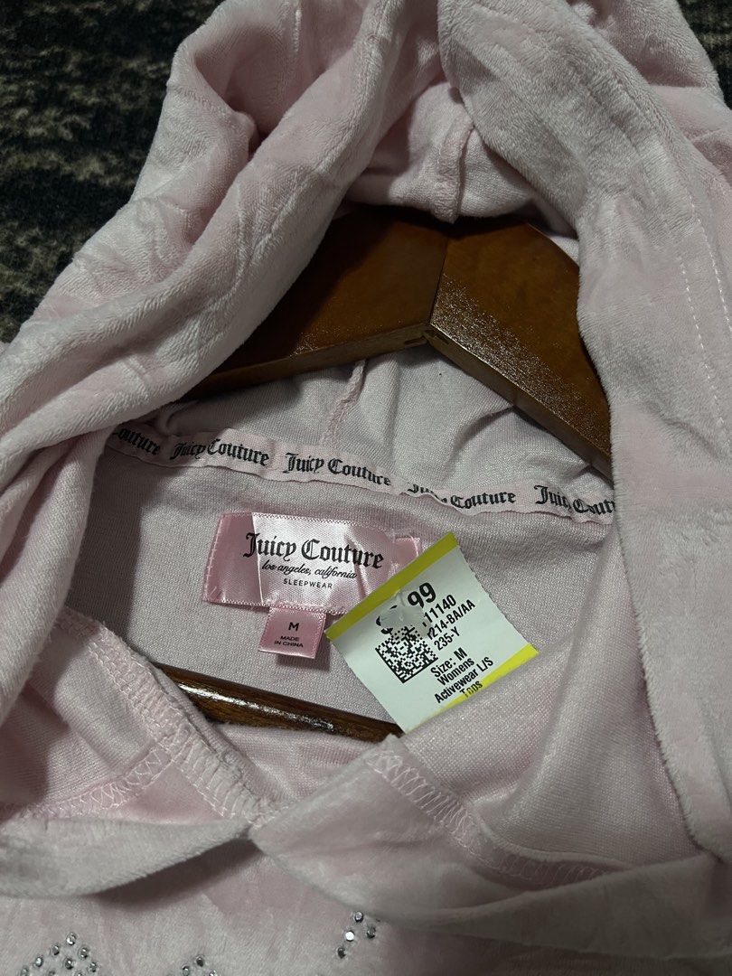 FOR SALE (Category: Coats, Jackets and Outerwear) located in Bulacan. Submitted by sef19 (Listing ID 1469276850, Image 2). Description: JUICY COUTURE - size : medium condition : excellent price : ₱680 - mop : gcash / jnt pm 📩📩📩 📍BULACAN.