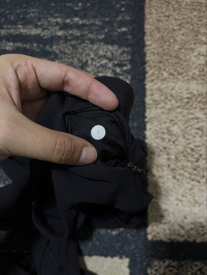 FOR SALE (Category: Other Bottoms) located in Bulacan. Submitted by sef19 (Listing ID 1469277794, Image 3). Description: HURLEY - size : 2 dot condition : excellent price : ₱499 - mop : gcash / jnt pm 📩📩📩 📍BULACAN.