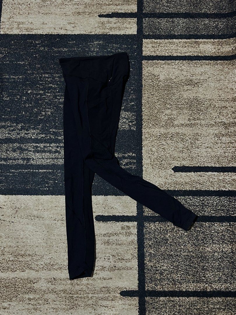 FOR SALE (Category: Other Bottoms) located in Bulacan. Submitted by sef19 (Listing ID 1469277794, Image 1). Description: HURLEY - size : 2 dot condition : excellent price : ₱499 - mop : gcash / jnt pm 📩📩📩 📍BULACAN.