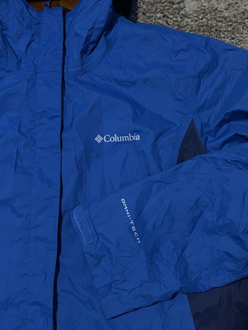 FOR SALE (Category: Coats, Jackets and Outerwear) located in Bulacan. Submitted by sef19 (Listing ID 1469279960, Image 2). Description: Columbia OmniTech - size : large condition : excellent price : ₱880 - mop : gcash / jnt pm 📩📩📩 📍BULACAN.