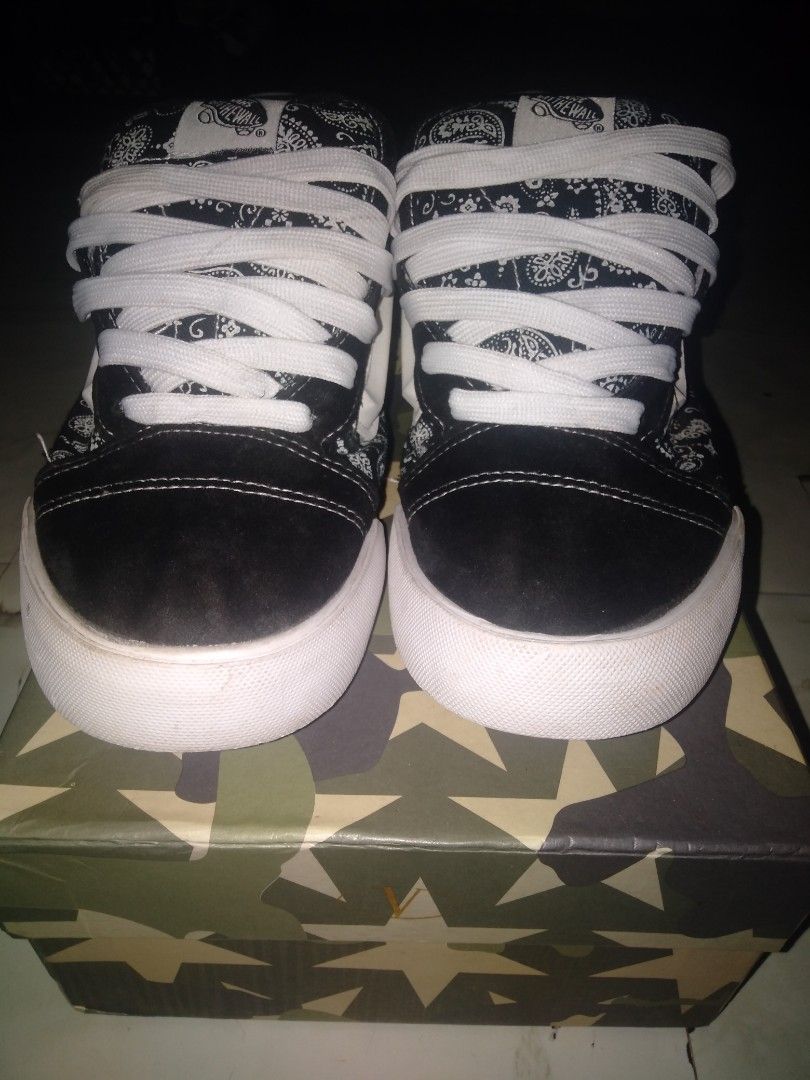 For sale!!! (Category: Sneakers) located in Manila. Submitted by anryel.10 (Listing ID 1469390686, Image 1). Description: .