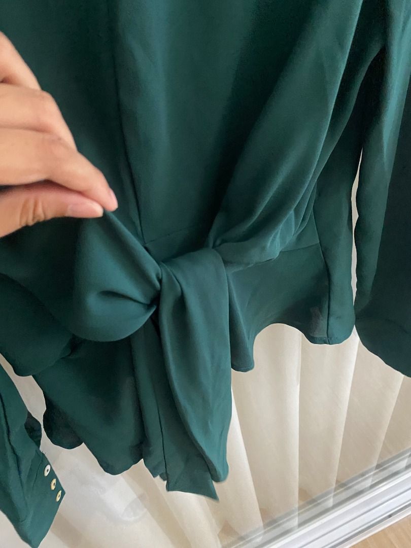 Forever 21 Dark Green Office Top Medium (Category: Blouses) located in Quezon City. Submitted by jmxyz (Listing ID 1469203197, Image 2). Description: - size: medium 📍 greenfield, mandaluyong.