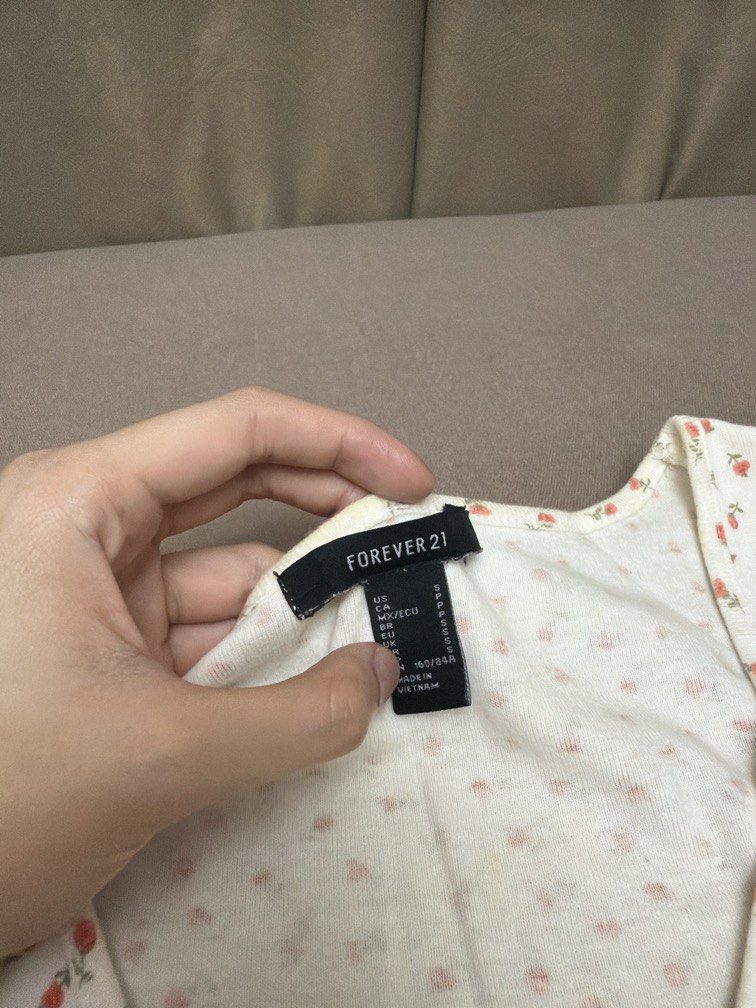 Forever 21 Floral Baby tee (Category: Shirts) located in Las Pinas. Submitted by thealyssacloset (Listing ID 1469213027, Image 2). Description: .