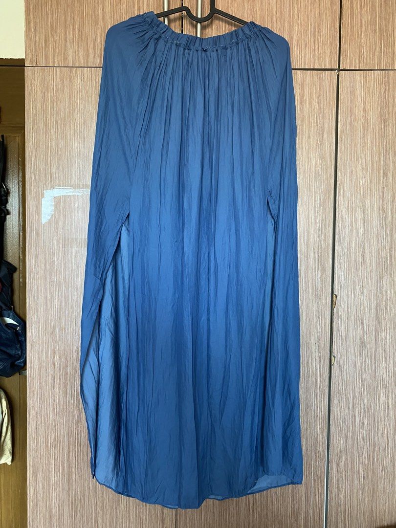Forever 21 Maxi Skirt with Side Slits (Category: Skirts) located in Paranaque City. Submitted by declutterbykat (Listing ID 1469181279, Image 1). Description: 🔖 rfs: decluttering 📍 parañaque city 💸 mop: gcash or maya only 🚖 mod: lalamove, grab, or jnt .