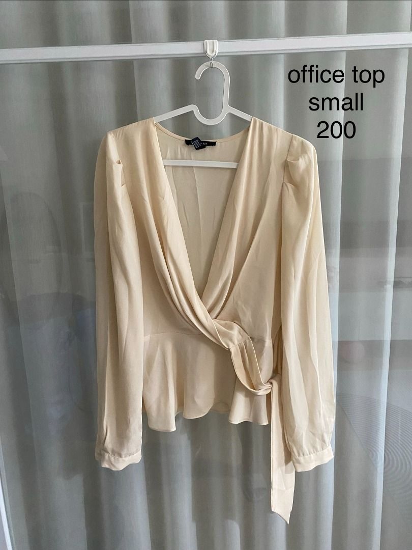 Forever 21 Office Top Small (Category: Blouses) located in Quezon City. Submitted by jmxyz (Listing ID 1469203607, Image 1). Description: - size: small 📍 greenfield, mandaluyong.