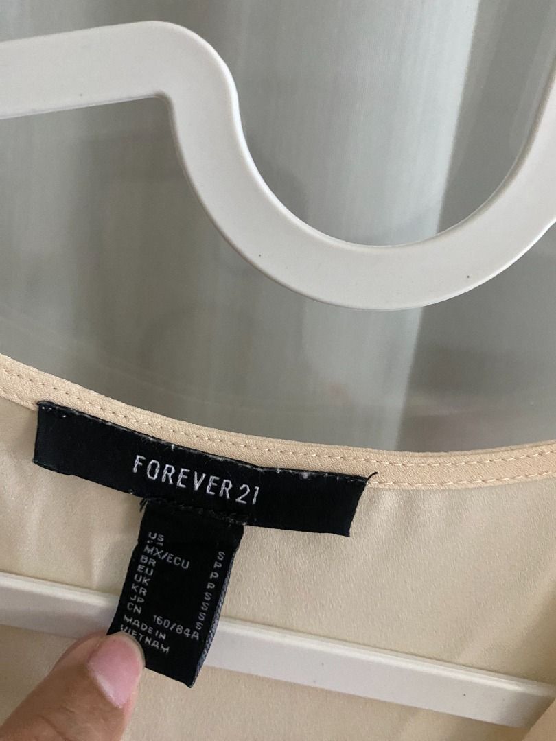 Forever 21 Office Top Small (Category: Blouses) located in Quezon City. Submitted by jmxyz (Listing ID 1469203607, Image 2). Description: - size: small 📍 greenfield, mandaluyong.