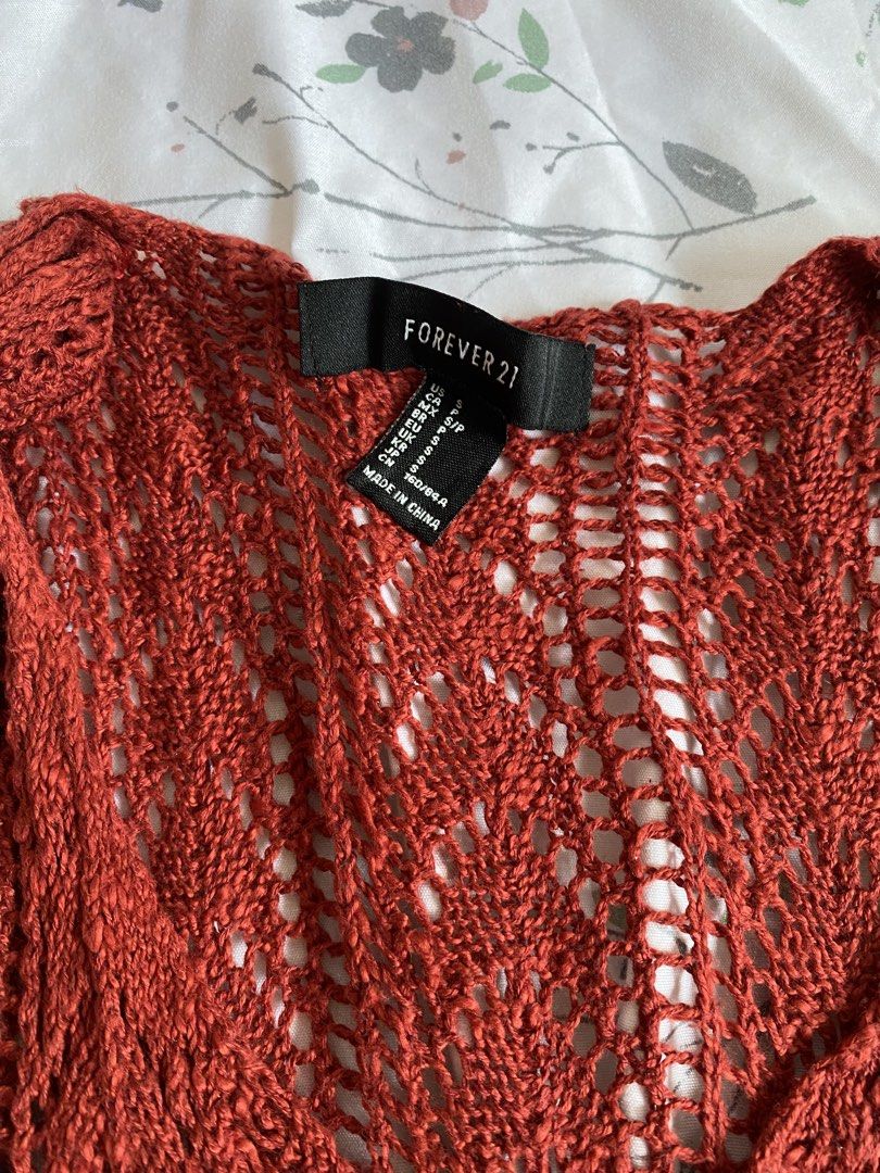 Forever 21 Tank Top (Category: Sleeveless) located in Paranaque City. Submitted by declutterbykat (Listing ID 1469180898, Image 2). Description: 🔖 rfs: decluttering 📍 parañaque city 💸 mop: gcash or maya only 🚖 mod: lalamove, grab, or jnt .
