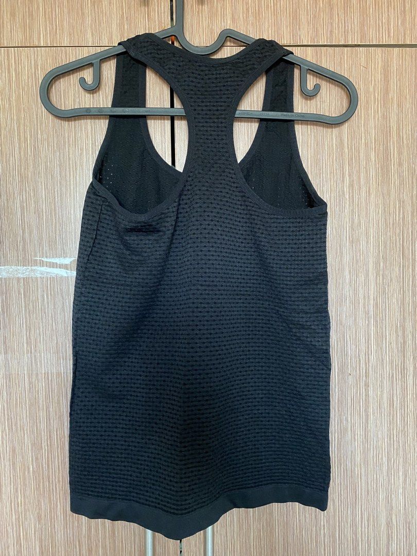 Forever 21 Workout Tank Top (Category: Activewear) located in Paranaque City. Submitted by declutterbykat (Listing ID 1469181748, Image 2). Description: 🔖 rfs: decluttering 📍 parañaque city 💸 mop: gcash or maya only 🚖 mod: lalamove, grab, or jnt .