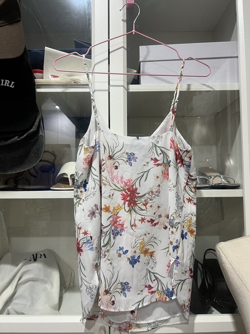 Forever New Floral Cami Top (Category: Sleeveless) located in Taguig. Submitted by strutstella (Listing ID 1469320817, Image 3). Description: - Brand: Forever New - Design: White with all-over floral print, button-front, and V-neck - Straps: Thin and adjustable - Fabric: Lightweight and breathable - Size: AUS 6, EUR 34, USA 2 (Equivalent to UK 6 / US 2 / Extra Small) - Condition: Great for warm weather layering or wearing on its own Up to 34 bust