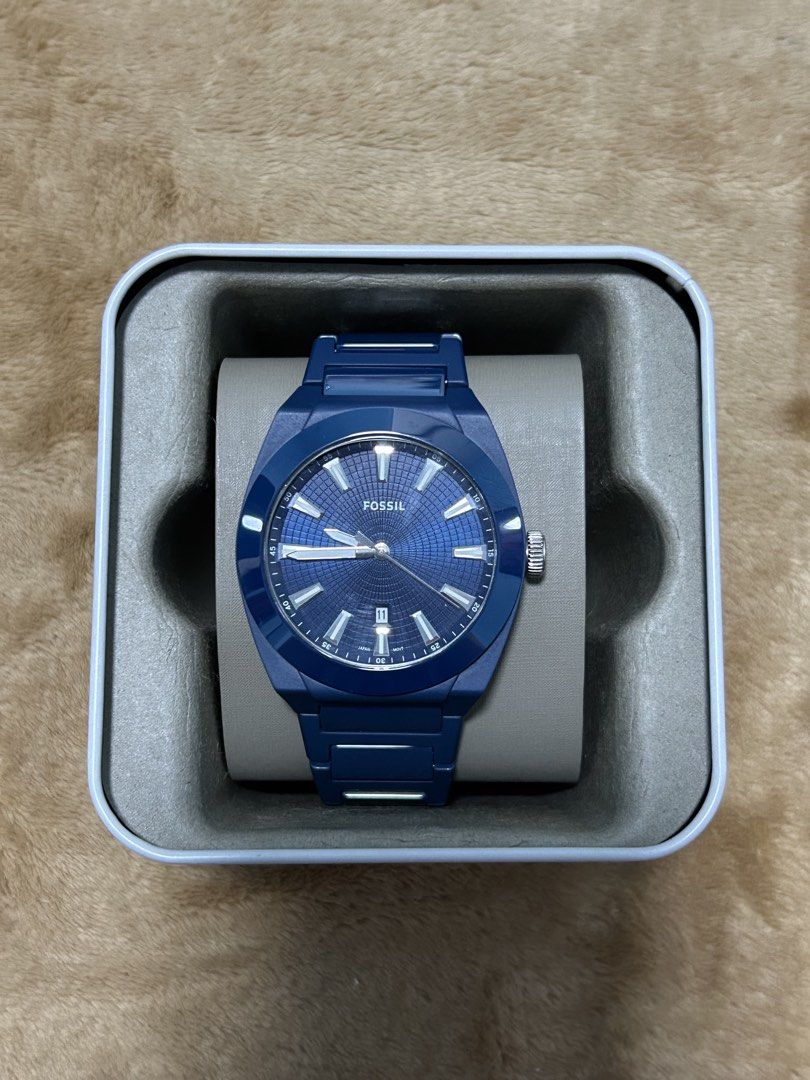 FOSSIL Men’s Watch - Everett Collection (Category: Men's Watches) located in Las Pinas. Submitted by berlyns (Listing ID 1469313826, Image 1). Description: FOSSIL Men’s Watch - Everett Collection — ₱6,500 (negotiable) — Authentic (from Saudi Arabia) — Lightly used; has minimal signs of usage — Includes tin box Payment: GCash / Maya / GoTyme / Metrobank / Maribank Delivery: Lalamove (Las Piñas) / J&T / LBC.