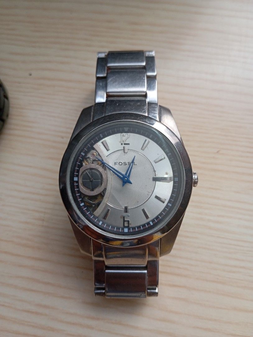 Fossil twist (Category: Men's Watches) located in Las Pinas. Submitted by quick_deals_great_finds2 (Listing ID 1469200360, Image 2). Description: Original good working condition Quartz with battery 40mm Fits wrist size 6.8.