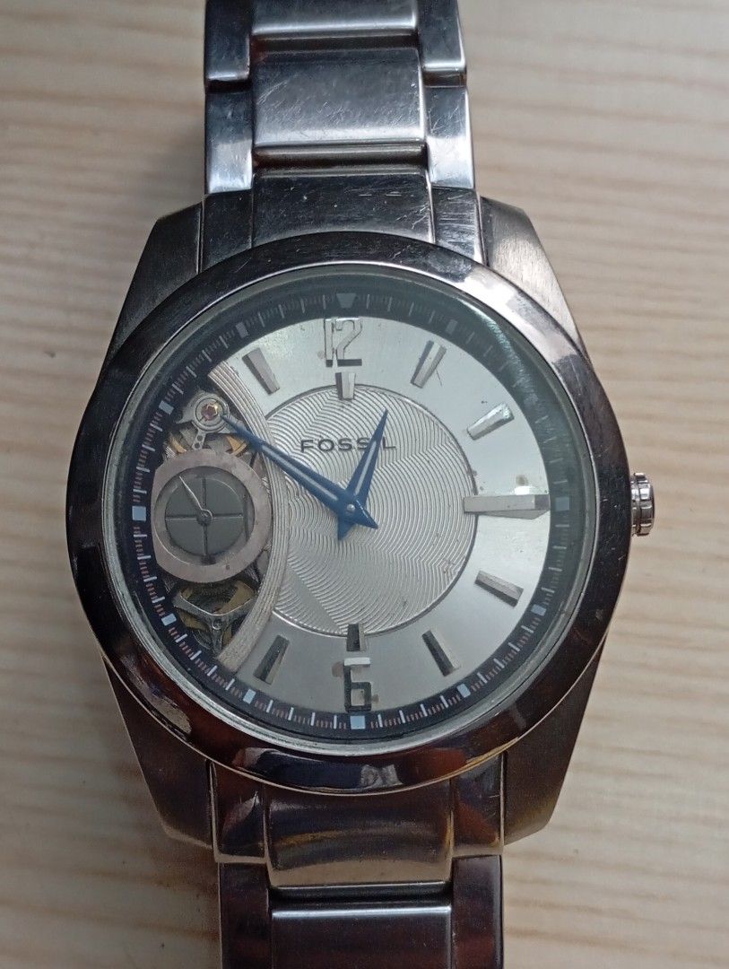 Fossil twist (Category: Men's Watches) located in Las Pinas. Submitted by quick_deals_great_finds2 (Listing ID 1469200360, Image 1). Description: Original good working condition Quartz with battery 40mm Fits wrist size 6.8.