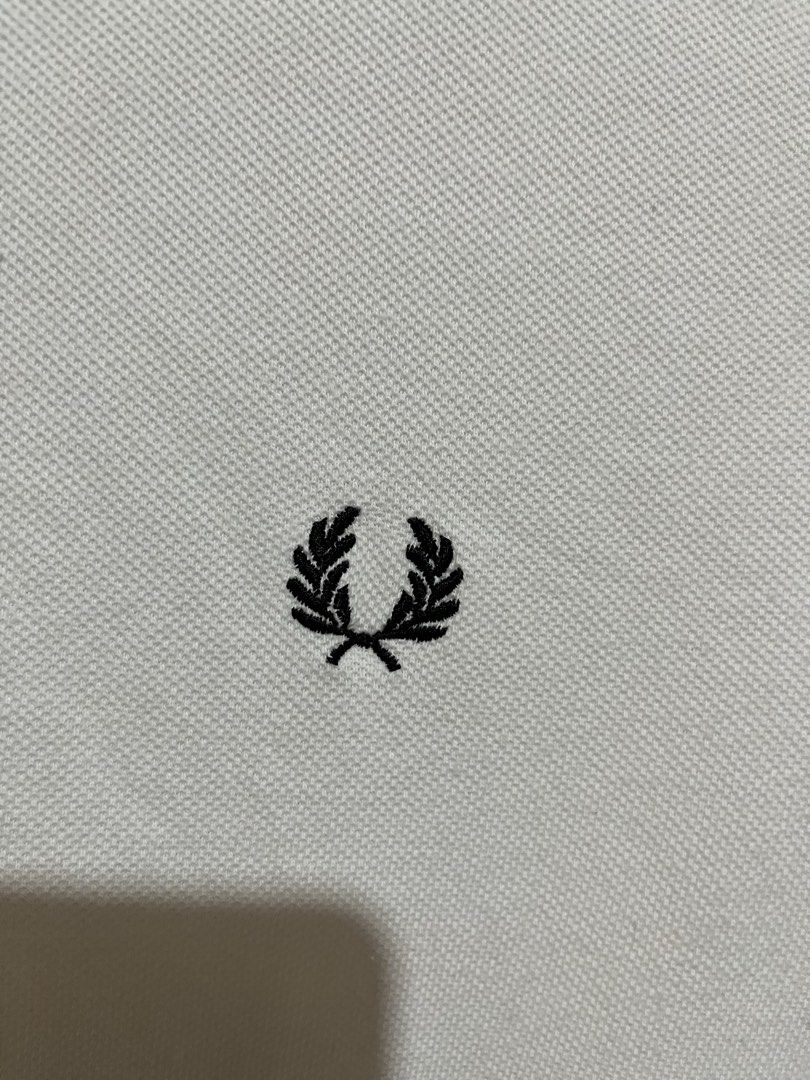 Fred perry (Category: Tshirts & Polo Shirts ) located in San Francisco. Submitted by dckim_19 (Listing ID 1469339204, Image 2). Description: Excellent condi No issue Width: 19 Length: 26 .