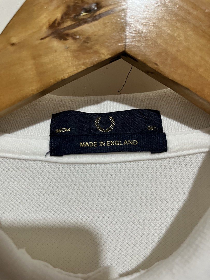 Fred perry (Category: Tshirts & Polo Shirts ) located in San Francisco. Submitted by dckim_19 (Listing ID 1469339204, Image 3). Description: Excellent condi No issue Width: 19 Length: 26 .