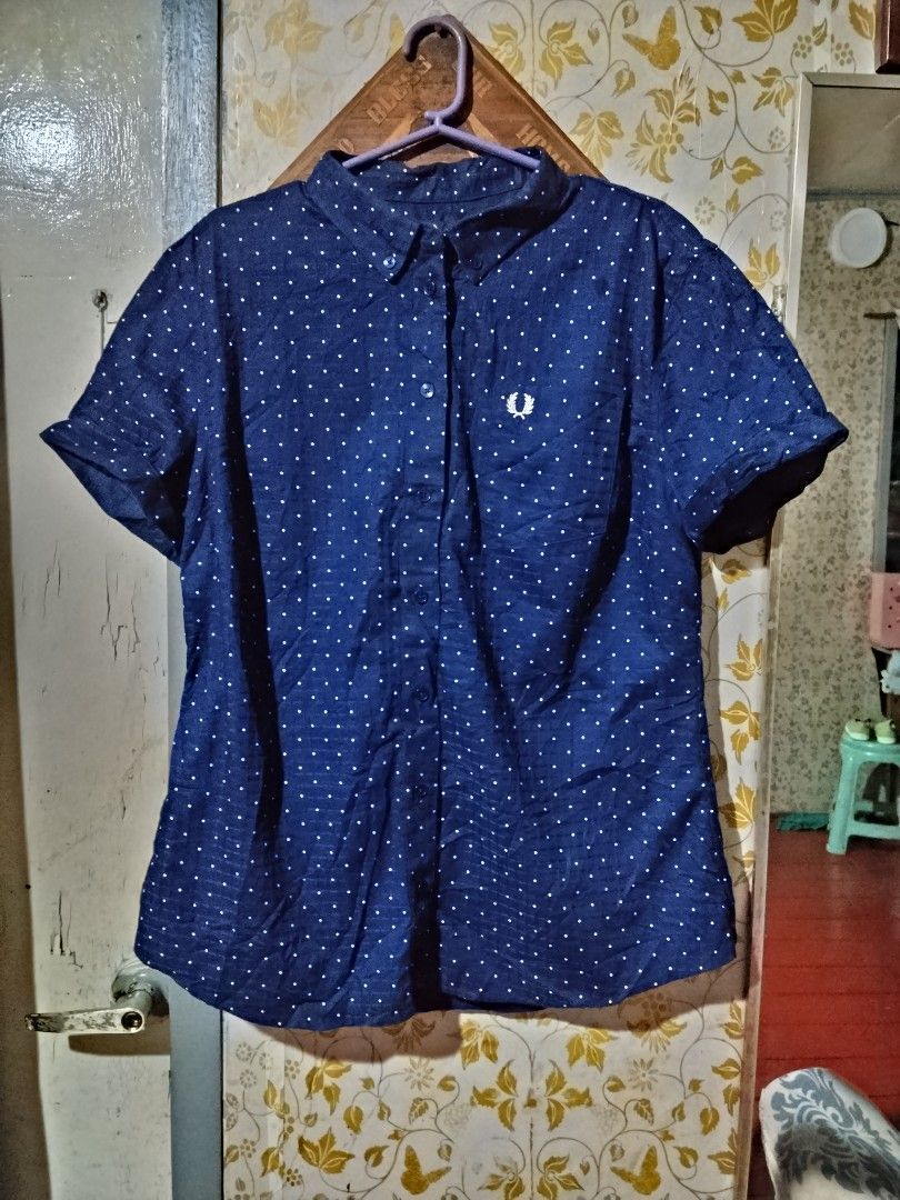 Fred Perry polka dot short-sleeved shirt (Category: Shirts) located in Talacogon. Submitted by clsthrifty (Listing ID 1469250382, Image 2). Description: Authentic Size Medium to slim fit Large Dimes 19*25.5 Color rate 10/10 Condition 10/10 No issue Negotiable message lng po.