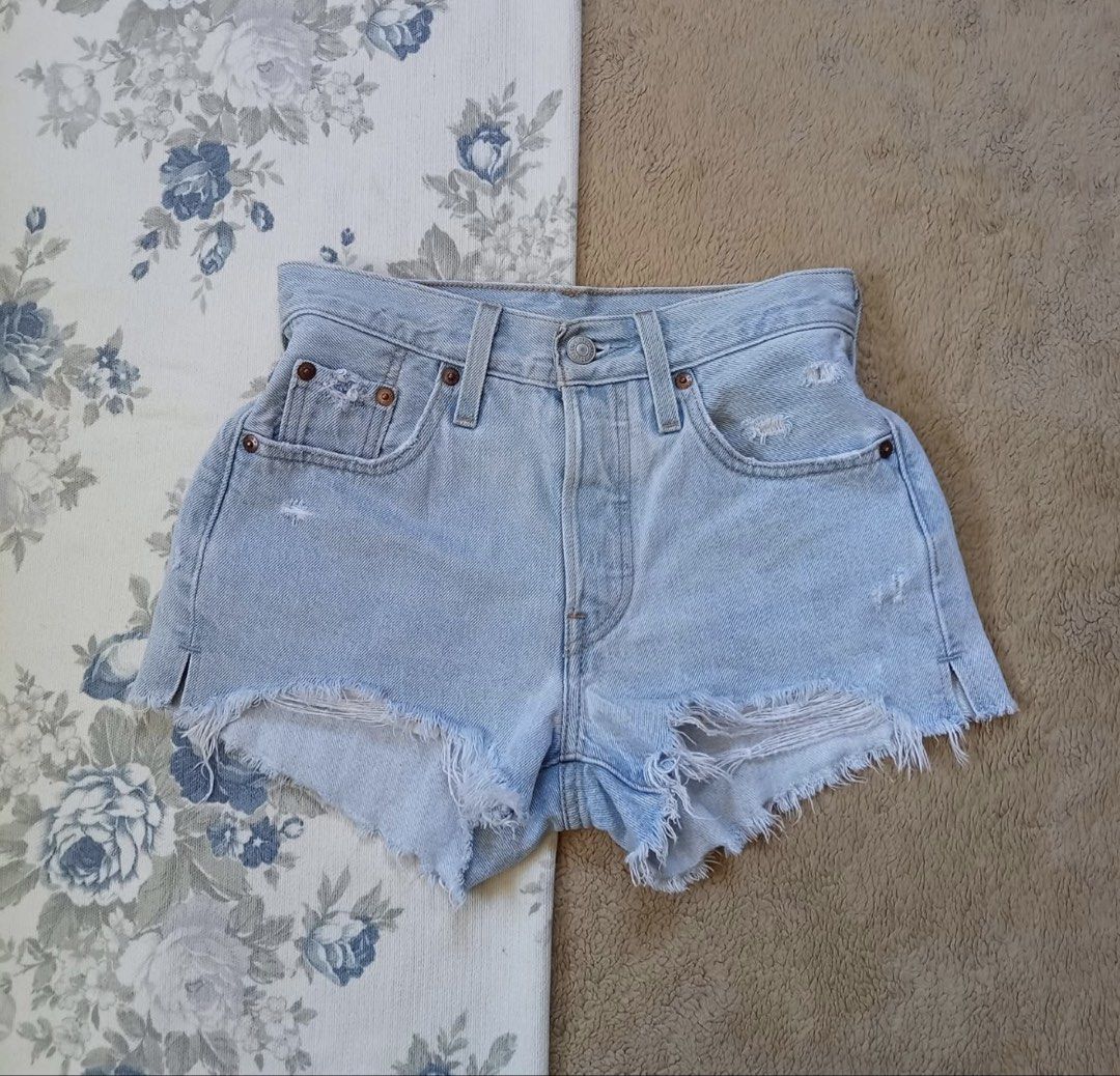 FREE SF | Levis Denim Shorts (Category: Shorts) located in Baguio. Submitted by the.lostwardrobe (Listing ID 1469170915, Image 1). Description: Levis Denim Shorts - no flaws/issues - size: 24-25 - length: 12 Loc: Baguio City PHP 400 shipped (fixed).