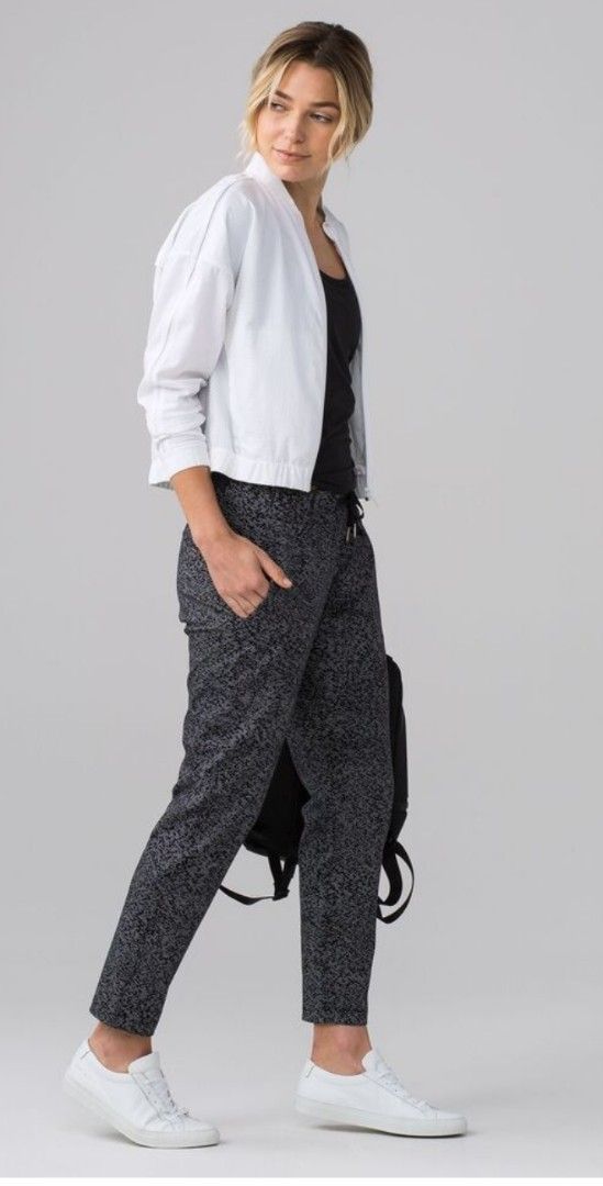 Free Shipping‼️‼️ (Category: Jeans) located in Tagum. Submitted by layaoenwil00628 (Listing ID 1469166542, Image 1). Description: Lululemon On The Fly Pant Feathered Jacquard Black Women's Size 4 26X35.