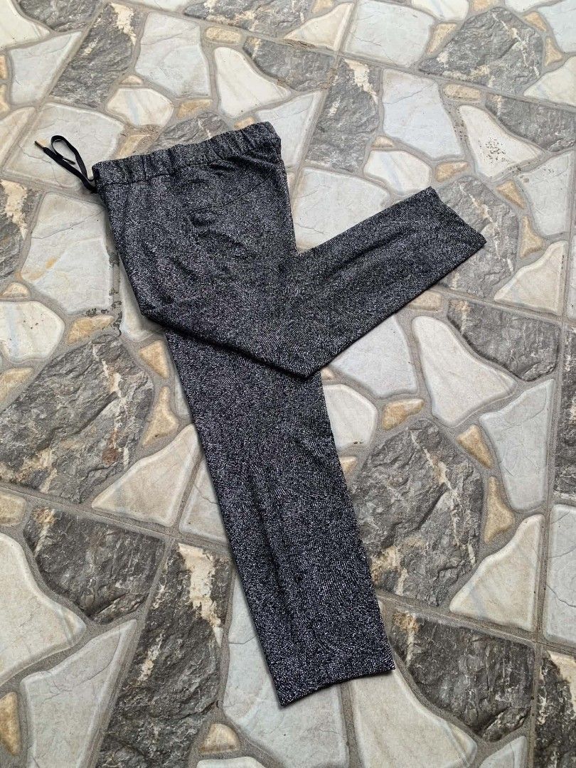 Free Shipping‼️‼️ (Category: Jeans) located in Tagum. Submitted by layaoenwil00628 (Listing ID 1469166542, Image 2). Description: Lululemon On The Fly Pant Feathered Jacquard Black Women's Size 4 26X35.