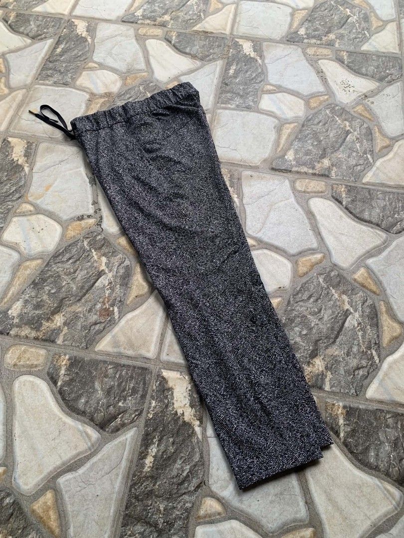 Free Shipping‼️‼️ (Category: Jeans) located in Tagum. Submitted by layaoenwil00628 (Listing ID 1469166542, Image 3). Description: Lululemon On The Fly Pant Feathered Jacquard Black Women's Size 4 26X35.
