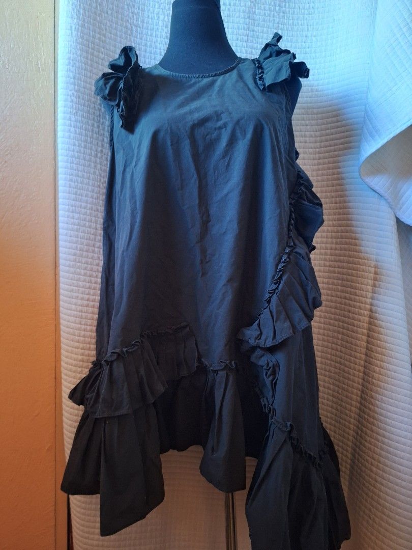 Frill Cute Black ruffled sleeveless top with back keyhole button (Category: Sleeveless) located in Balamban. Submitted by ubethan (Listing ID 1469232698, Image 1). Description: - Color: Black - Style: Sleeveless top with dramatic ruffled shoulders and asymmetric hem - Neckline: Scoop neck with back keyhole and button closure - Fabric: Lightweight with great movement - Versatility: Perfect for both casual daytime looks and dressed-up evening outfi