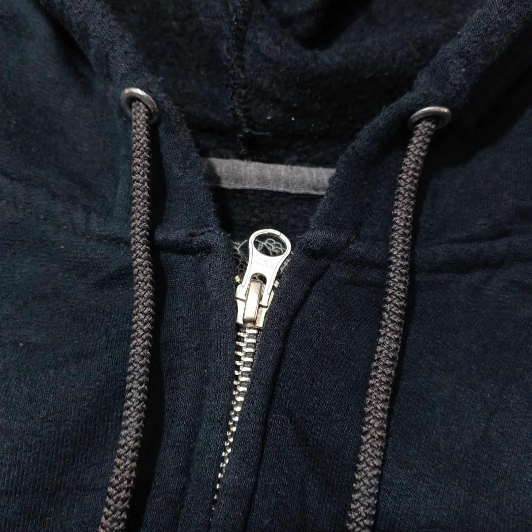 Fruit Of The Loom (Category: Hoodies) located in Pili. Submitted by jevin_ukay (Listing ID 1469184838, Image 3). Description: FRUIT OF THE LOOM XL ON TAG LIGHTLY USED EXCELLENT COLOR:10/10 DIMES: 23X28 LOCATION BICOL.