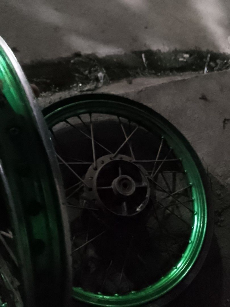 Fs rimset (Category: Tires & Rims) located in Caloocan City. Submitted by marvenbusa01297 (Listing ID 1469243490, Image 1). Description: For sale: Green rimset complete with spokes and hubs. Ready to use. Meetups at 7-Eleven Hugo Perez, Trece Martires, Cavite..